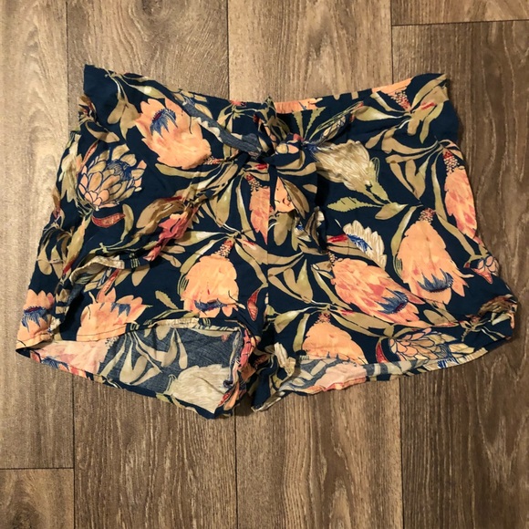 Floral Shorts - Picture 3 of 5